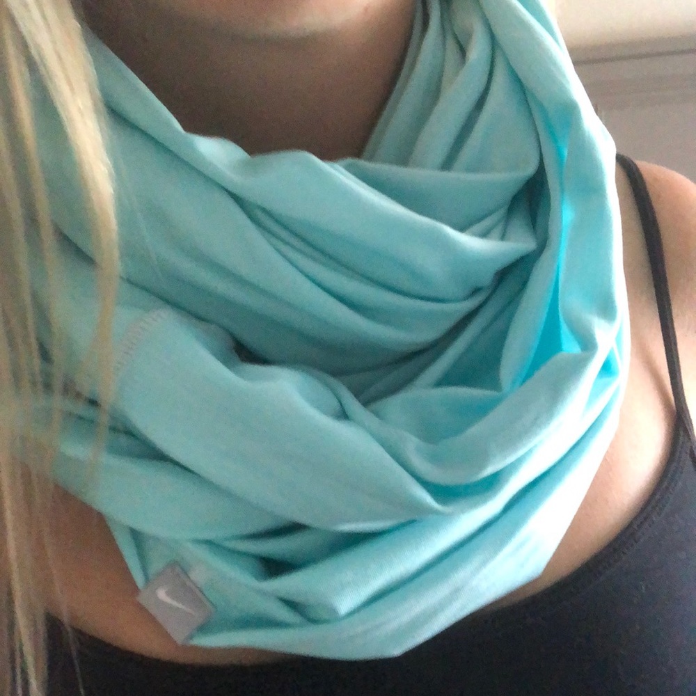 Nike neck scarf (never worn)
